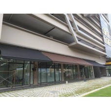  Retractable Awning -  Kenwingston, Sky Lofts 4